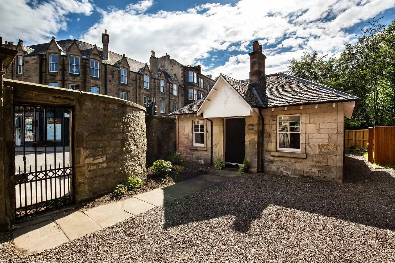 Trinity Lodge, House With The Private Garden In Edinburgh